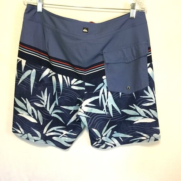Quiksilver Men's Boardshorts Red White Blue Floral Size 34 - Picture 4 of 7